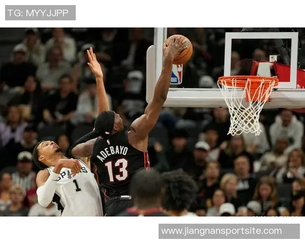 文班亚马再创佳绩27分18篮板6助攻5封盖展现超凡实力与稳定表现 文班亚马再创佳绩27分18篮板6助攻5封盖展现超凡实力与稳定表现