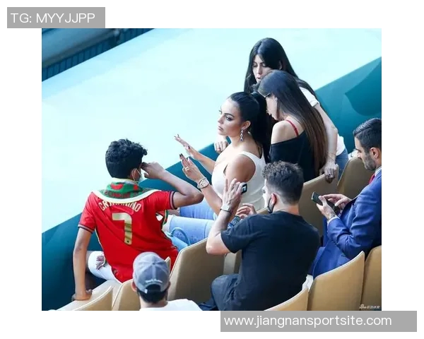 乔治娜分享迷你罗在U16国家队夺冠庆祝瞬间感慨妈妈为你感到无比骄傲