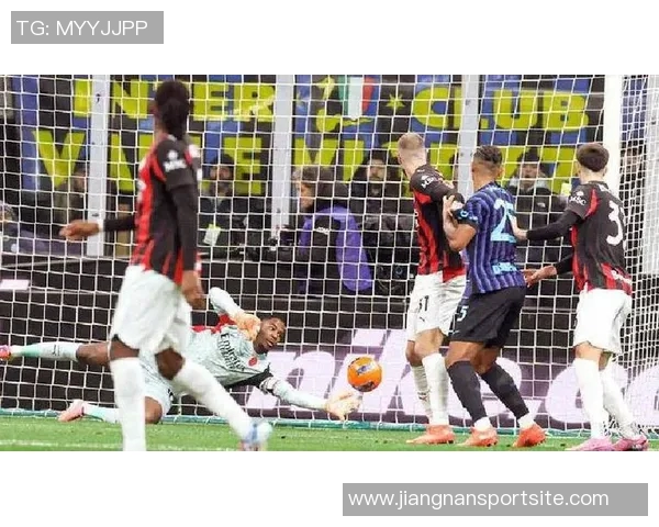 杜埃伤愈复出后首次进球精彩瞬间远距离单刀破门助球队再添胜利